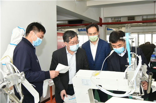 China to ship first facemask machine
