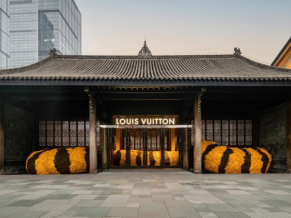 Looming uncertainties worry luxury brands betting china