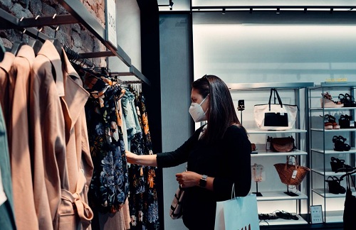Pandemic reinvents fashion e commerce as e tailers become more efficient