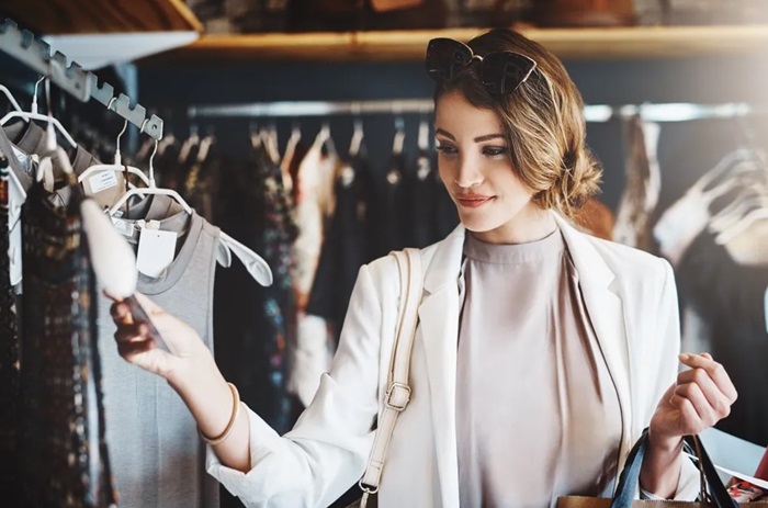Rising apparel costs pinch US businesses as consumer confidence slips
